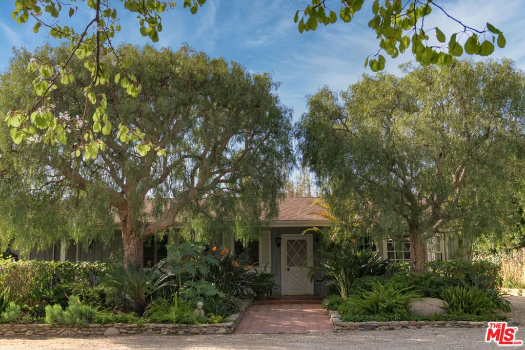 Photo of 7059 Fernhill Drive, Malibu, CA 90265 (MLS # 26633689)