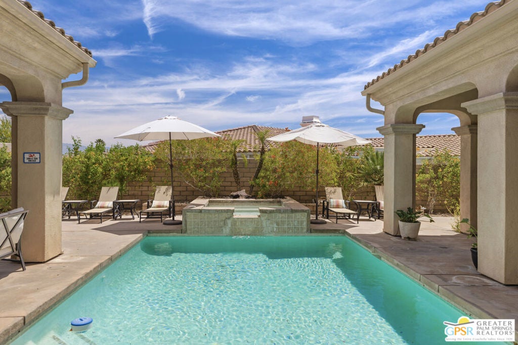 2220 N Hermosa Drive
