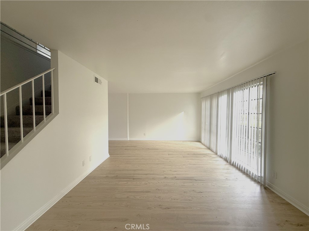 1974 W Glenoaks Avenue E