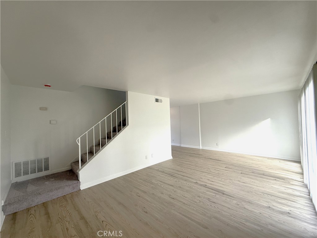 1974 W Glenoaks Avenue E