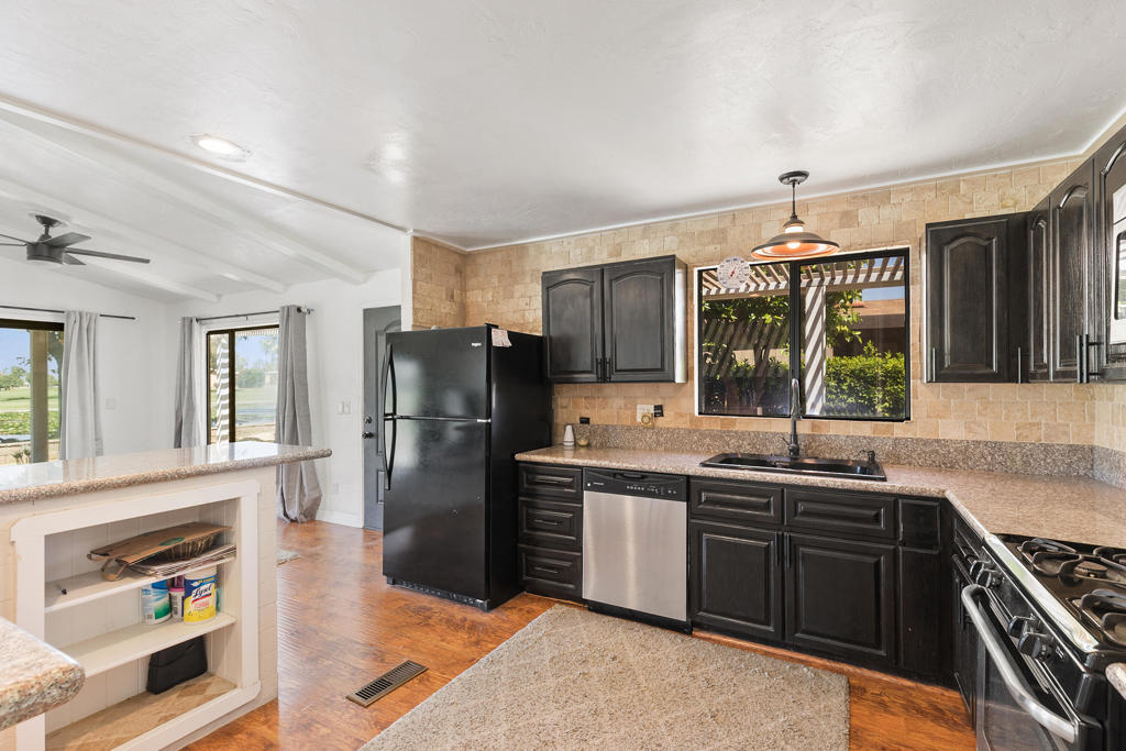 Suncrest Country Clb - Manufactured In Park