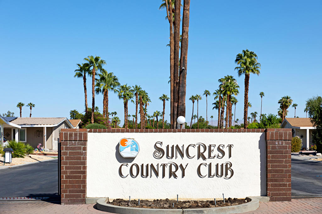 Suncrest Country Clb - Manufactured In Park