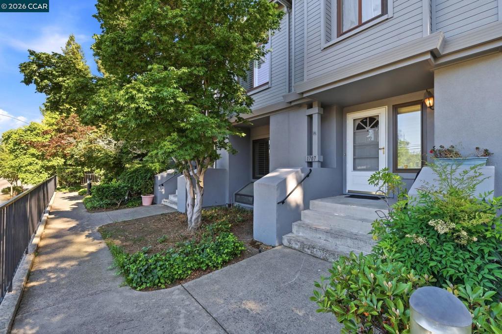 1707 Geary Rd