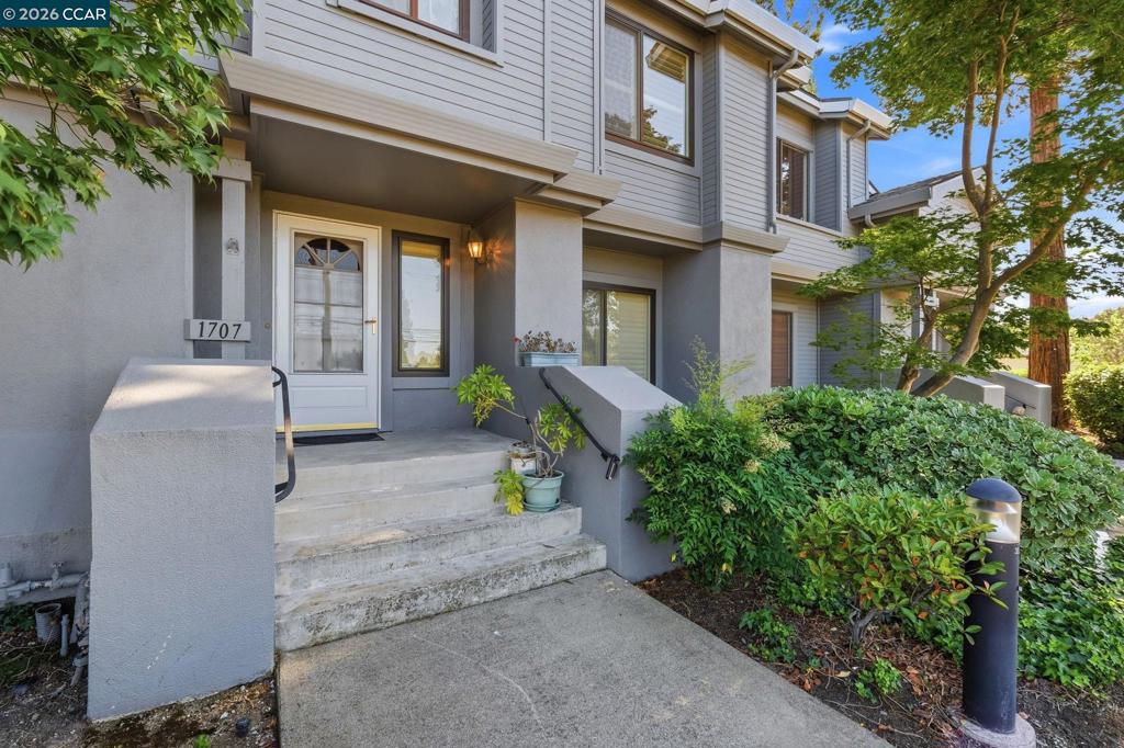 1707 Geary Rd