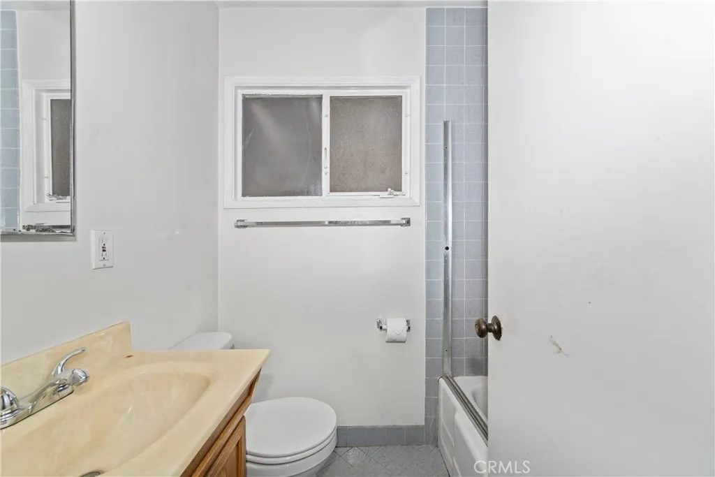 Long Beach, California 90808, United States, 3 Bedrooms Bedrooms, ,2 BathroomsBathrooms,Residential,Active,244369