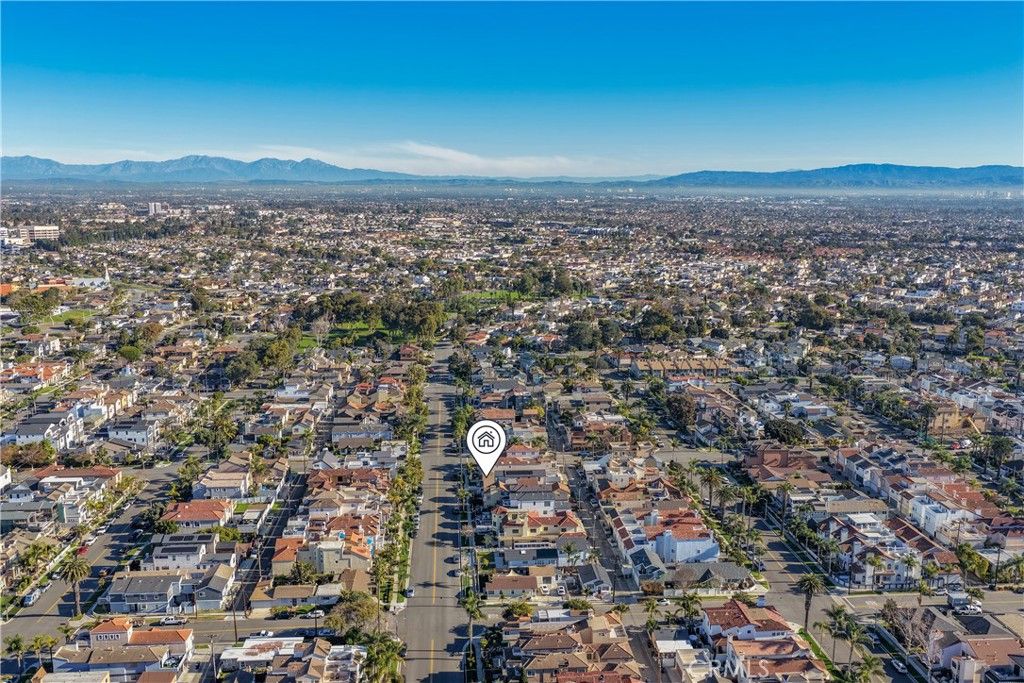 Photo of 522 11th St, Huntington Beach, CA 92648 (MLS # OC26032080)