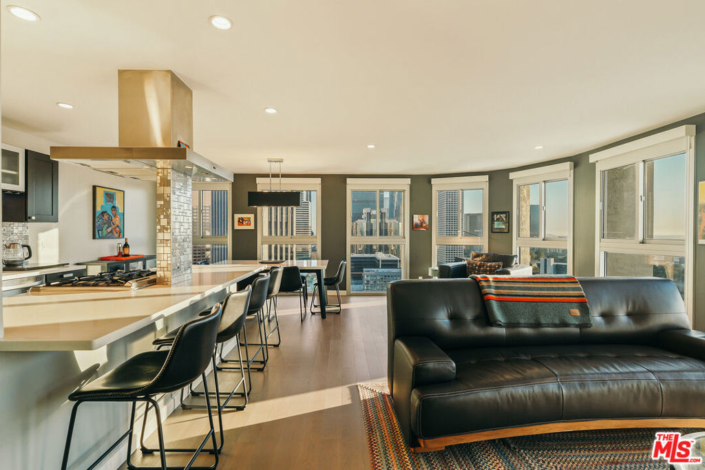 800 W 1st Street 2008