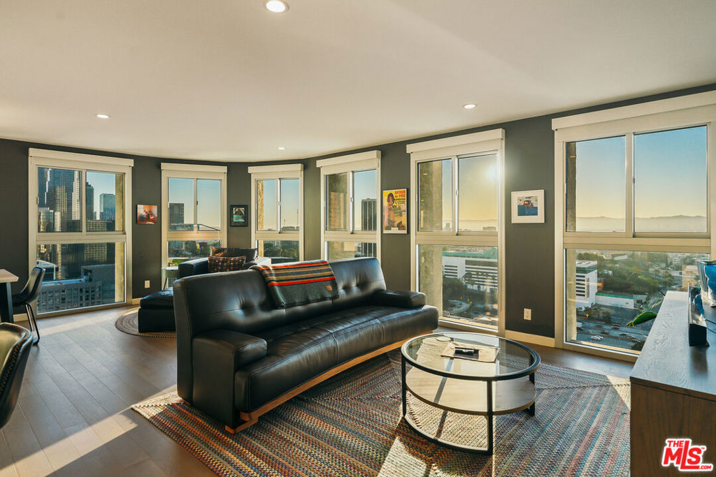 800 W 1st Street 2008