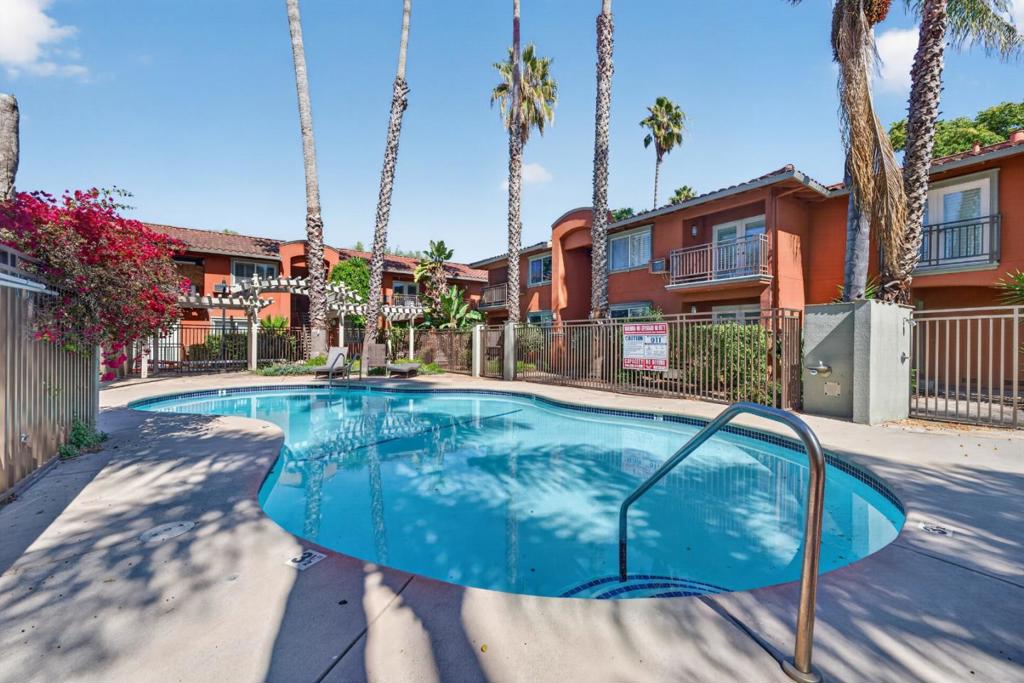 1845 Palm View Place 211