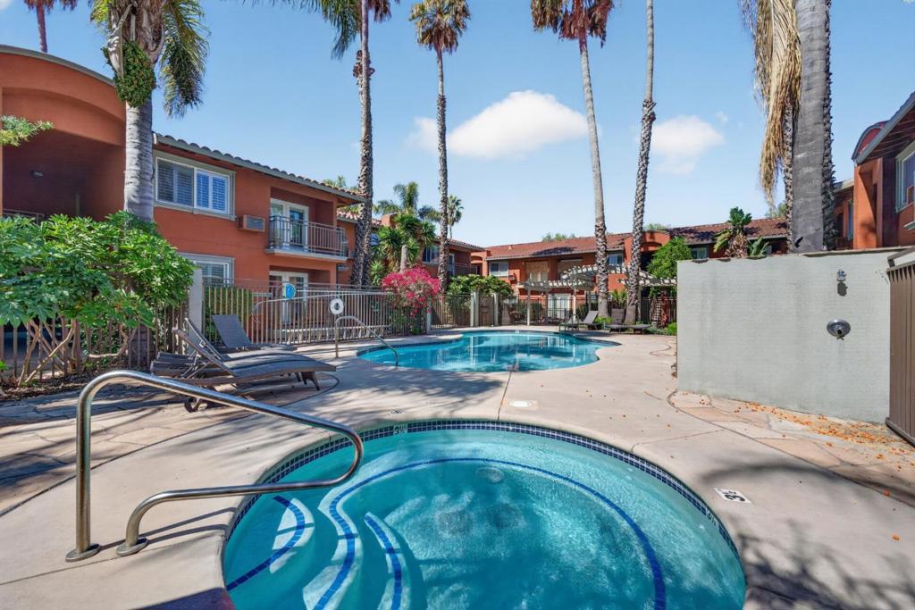 1845 Palm View Place 211