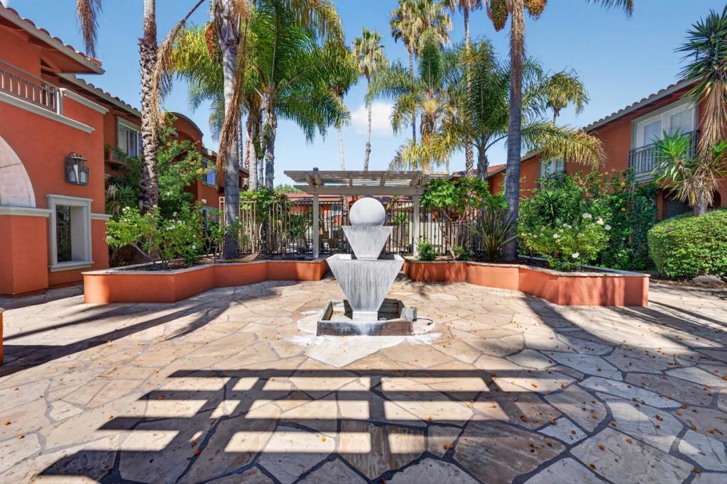 1845 Palm View Place 211