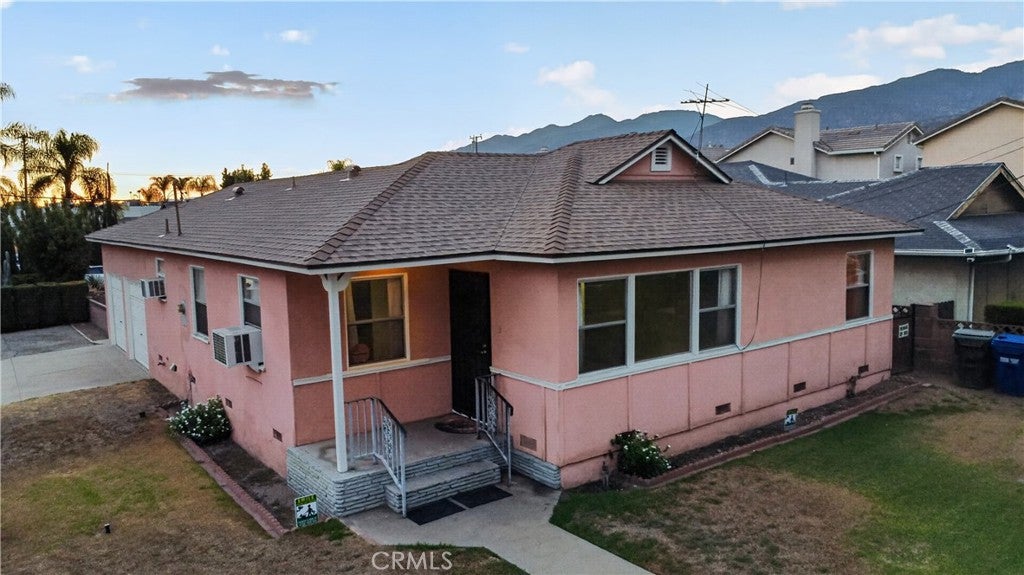 1437 Santo Domingo Avenue