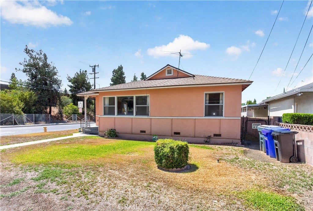 1437 Santo Domingo Avenue