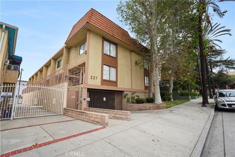 Photo of 227 E Burbank Blvd #C, Burbank, CA 91502 (MLS # SR26040098)