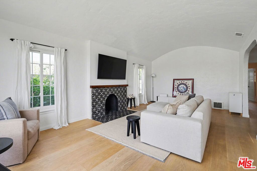 1330 Hauser Boulevard