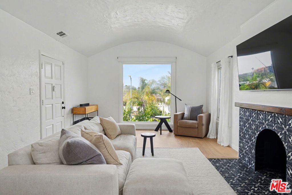 1330 Hauser Boulevard