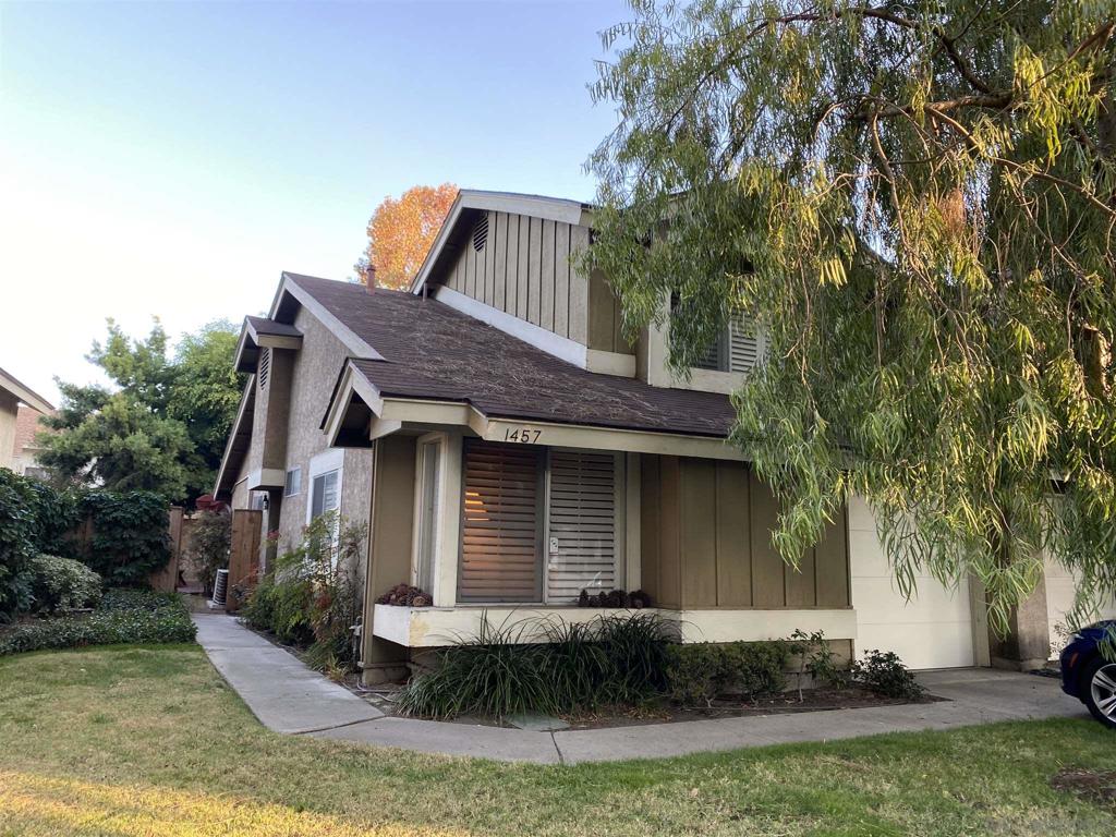Sweet twin-home in Fairmount Park area. Large flat yard. Close to freeways, parks. Other Fees: 0 Topography: LL