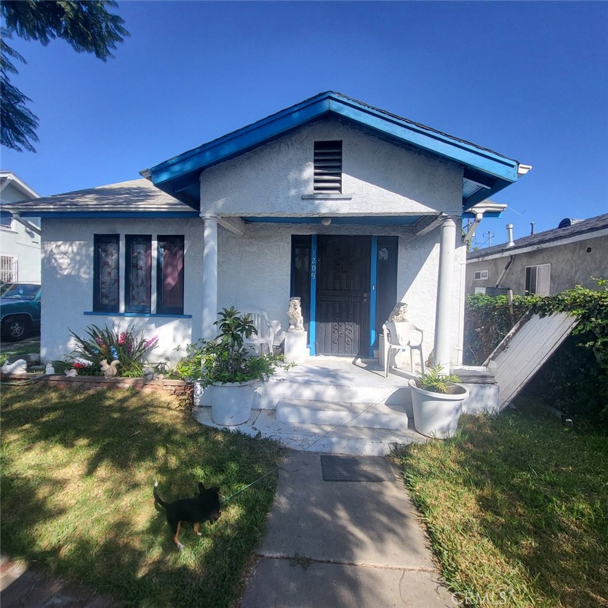 Nice investment property, need TLC, great for investors
