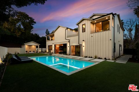 Photo of 18100 Karen Drive, Tarzana, CA 91356 (MLS # 26840287)