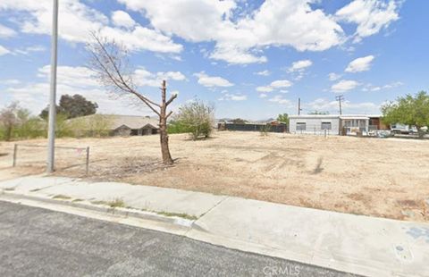 Photo of 16740 Pebble Beach, Victorville, CA 92395 (MLS # DW26060551)