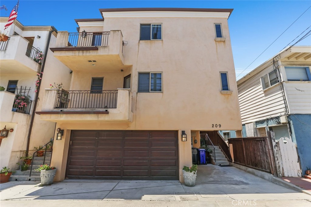 Experience the ultimate in coastal living at this stunning 3-bedroom, 3.5-bath home located just blocks from the beach in the heart of Manhattan Beach. With 2,235 square feet of beautifully designed living space, this home offers the perfect blend of luxury, comfort, and beachside convenience.
The open-concept main living area is flooded with natural light and features high ceilings, a spacious living room, and a well-appointed kitchen ideal for entertaining. Each of the three bedrooms offers its own en-suite bathroom, providing privacy and comfort for everyone. The primary suite includes a walk-in closet and a spa-like bath for a true retreat feel.
Enjoy ocean breezes from the private balcony, and take advantage of the walkability to downtown Manhattan Beach shops, restaurants, and the iconic Strand.
This is beach living at its best—combining the serene charm of the Sand Section with the best of Manhattan Beach’s dining, shopping, and beach lifestyle.