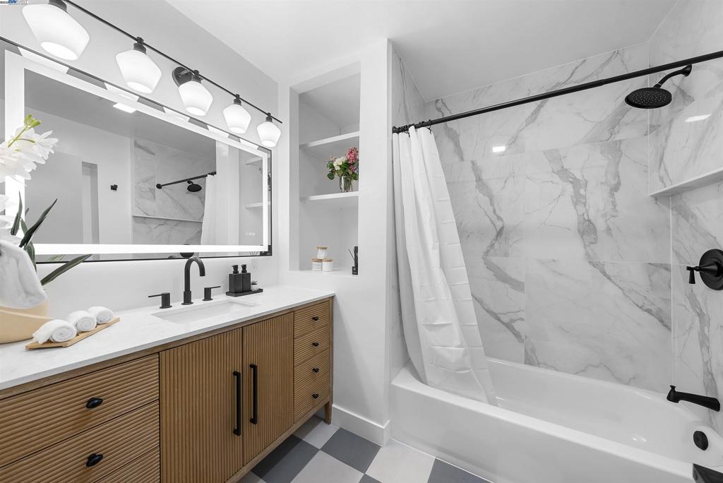 GOLDEN GATE HEIG - Residential