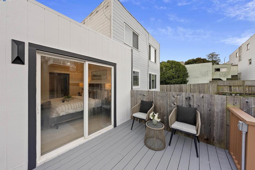 GOLDEN GATE HEIG - Residential