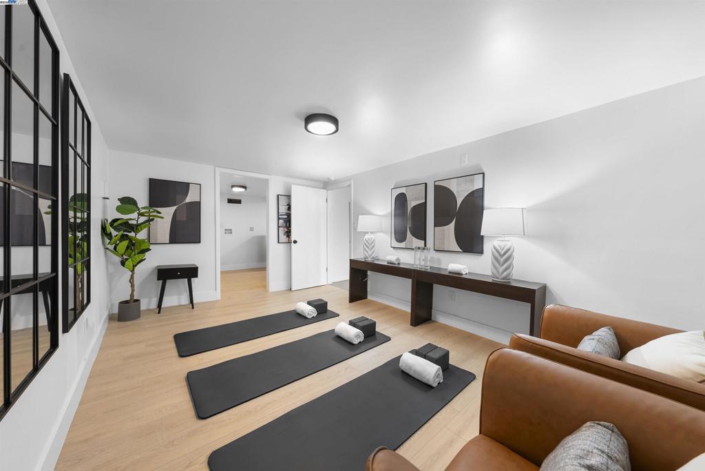 GOLDEN GATE HEIG - Residential