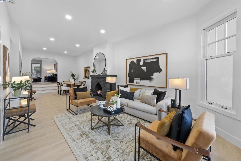 GOLDEN GATE HEIG - Residential