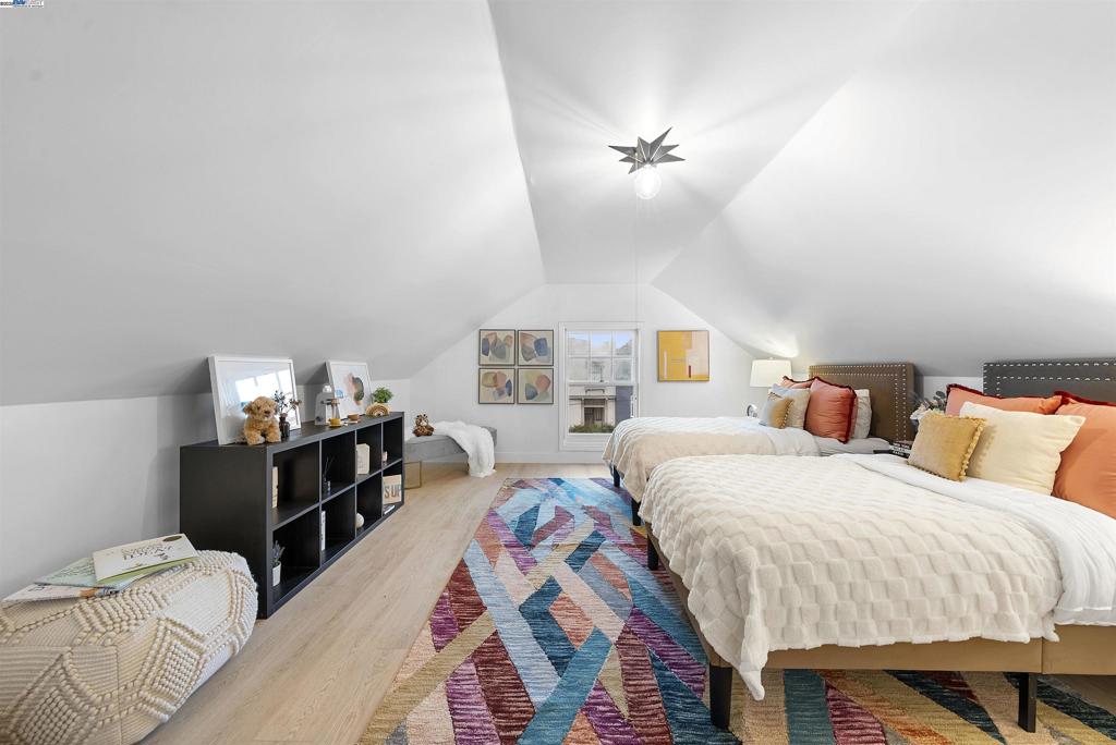 GOLDEN GATE HEIG - Residential