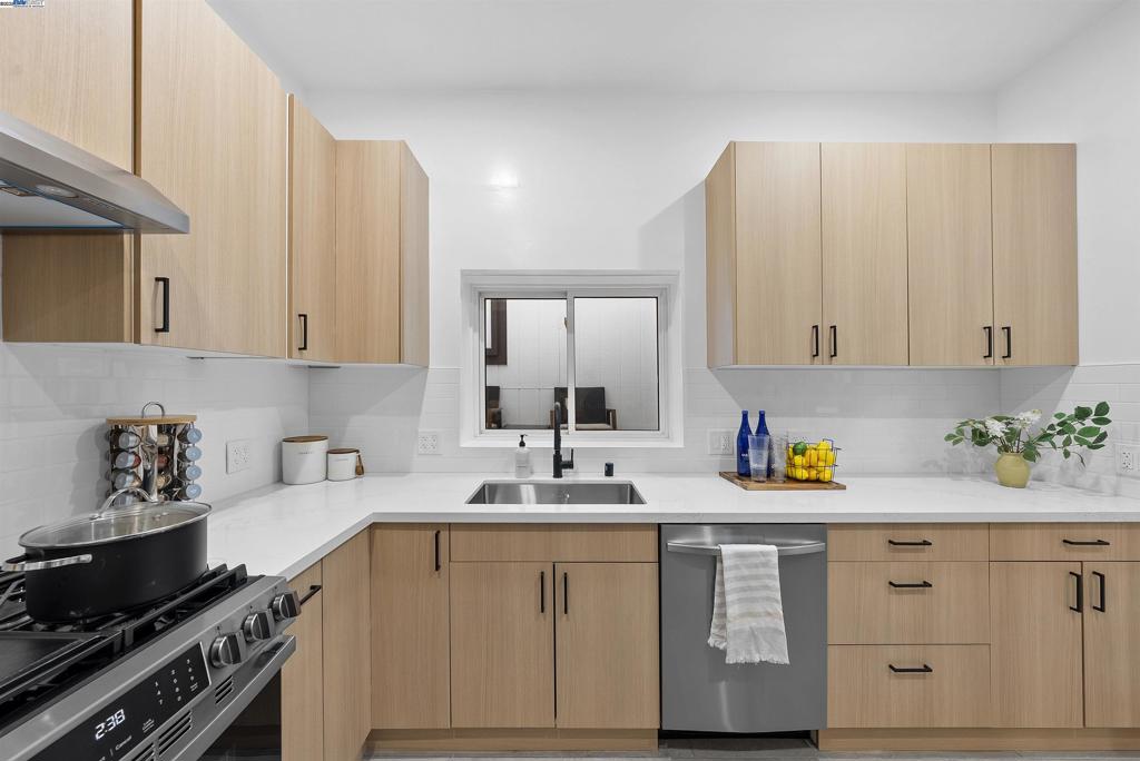 GOLDEN GATE HEIG - Residential