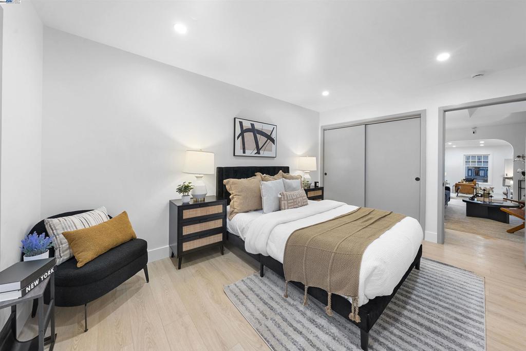 GOLDEN GATE HEIG - Residential