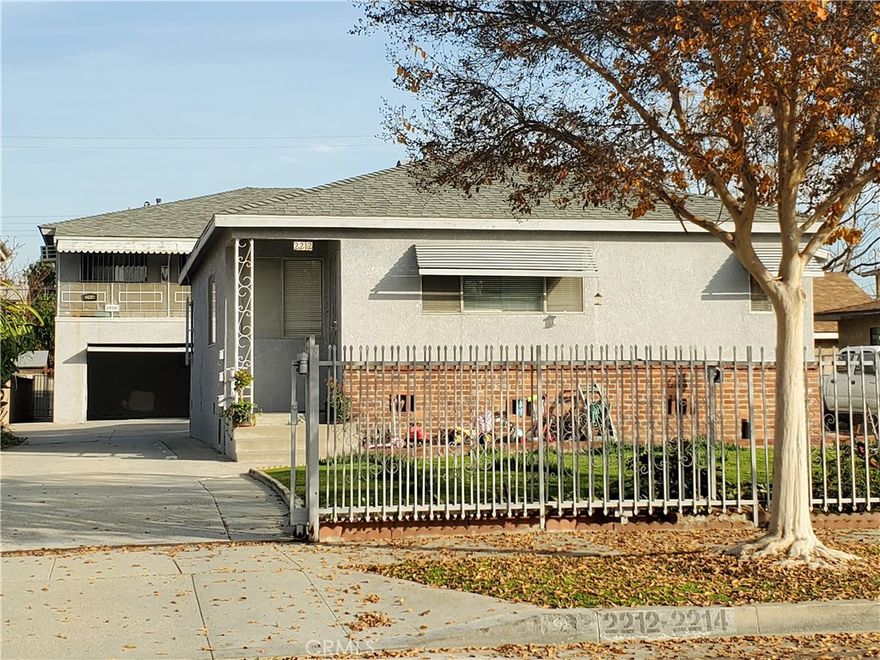Very convenient location. 2 bedroom 1 bath, 2nd floor unit ,  2 parking spaces. Laundry on the site.

Newer Kitchen cabinets, Quartz counter top. Newer stove, New faucet, Updated restroom. New paint. laminate floor throughout.  New window Blinds.  Recess lights. Split ductless A/C unit in each room. Updated Bathroom.