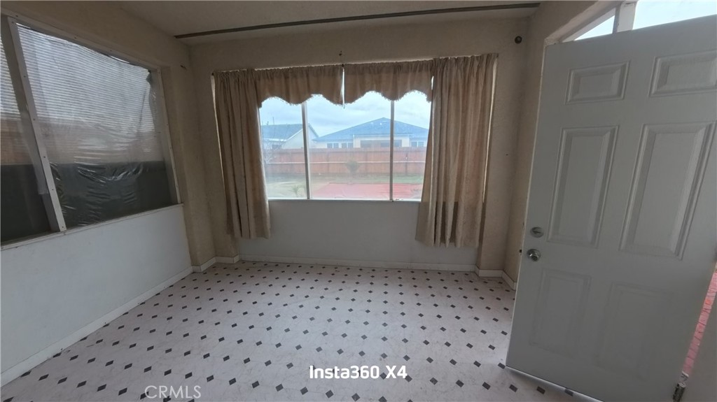 3935 E Myrtle Avenue