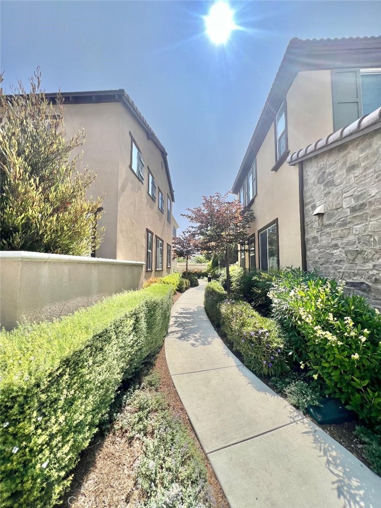 7047 Montecito Lane