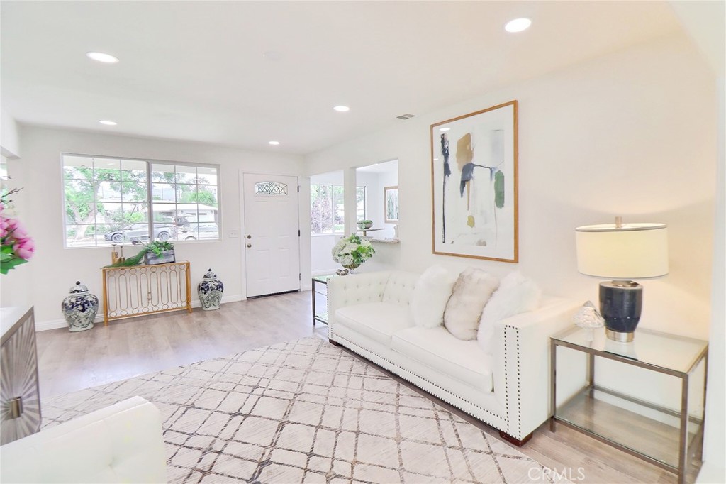 1022 W Grovecenter