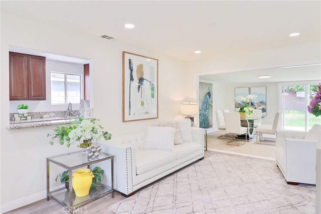 1022 W Grovecenter
