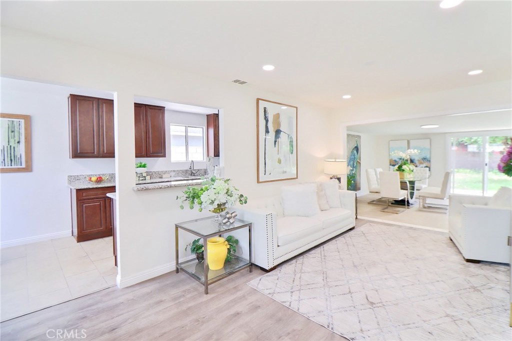 1022 W Grovecenter