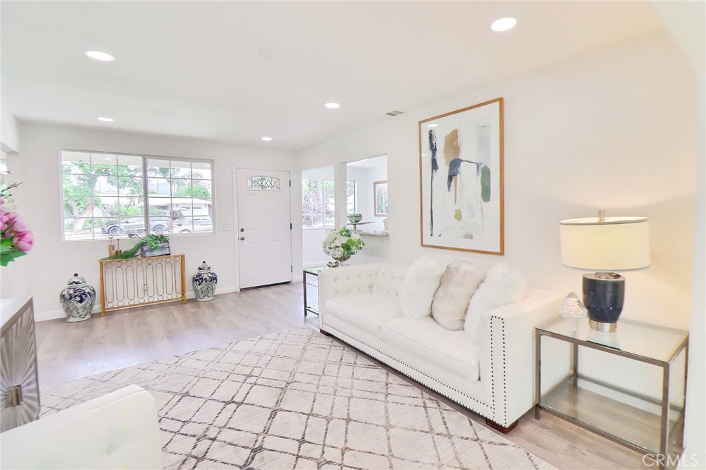 1022 W Grovecenter