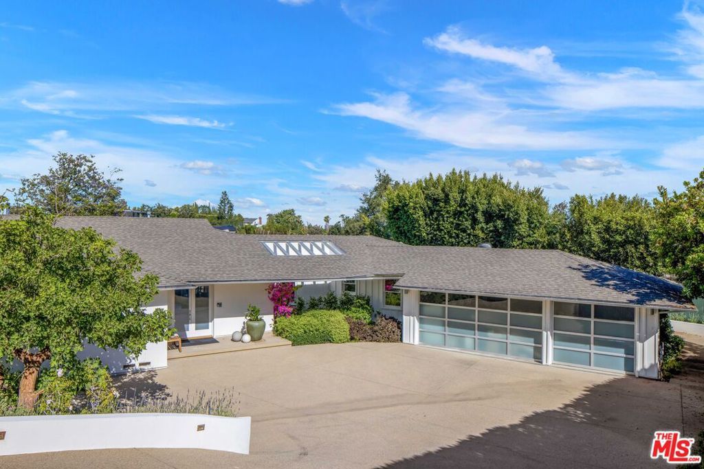 Photo of 224 Glenroy Place, Los Angeles, CA 90049 (MLS # 26669893)