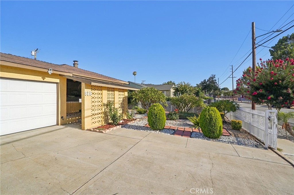 826 Del Valle Avenue