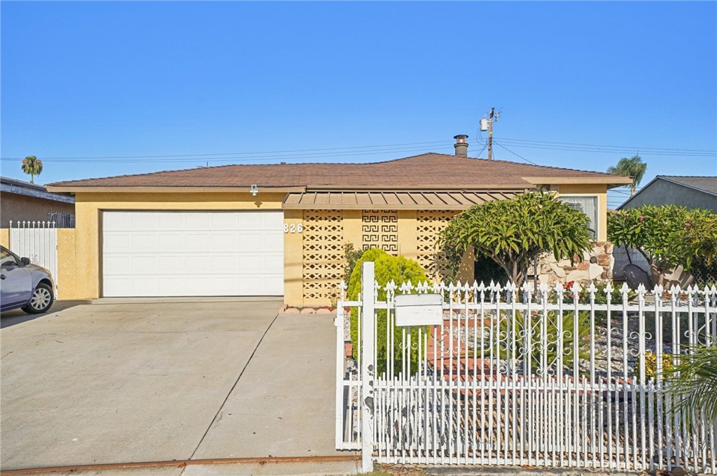 For the first time in over 20 years, this home is being offered on the market. This spacious pool home features 5 bedrooms and 3 bathrooms all on a single story! More details to come.