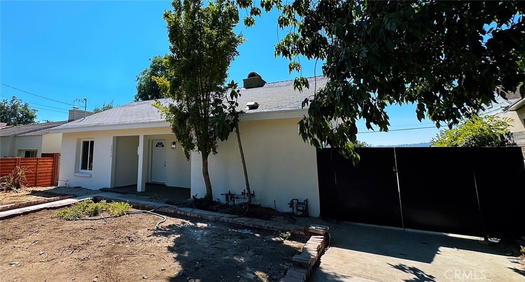 Designer Perfect VIEW Estate Property. Centrally Located In Great Neighborhood Close To Everything. This 3 Bedroom 2 Bath Totally Done GEM Is Located On A Quiet Cul-De-Sac Street, Less Traffic!! Two BONUS Rooms Totle 550+ Sq. Ft. !! The Total Living Space is 1500+ Sq. Ft.!! The Entire House Is In Absolutely MOVE IN Condition With Double-Pane Windows, New A/C, New Water Heater, Upgrade Electrical Panel, Water Proof Porcelain Wood Floor Throughout The House, Newly Installed STAINLESS STEEL APPLIANCES, Tons of Cabinets And More. There Is Absolutely Nothing Else On The Market Like This . Moments Away From Parks, Shopping Centers, Schools And Easy Freeway Access! This Is An Amazing Property That You Must See To Believe. This Is A Total MUST SEE !!!!! Call Your BIG PROPERTY BUYERS Looking For A Super Deal And Amazing Value !
Seller/Agent does not guarantee accuracy of square footage and permits, Buyer is advised to independently verify the accuracy of all information through personal inspections and with appropriate professionals.