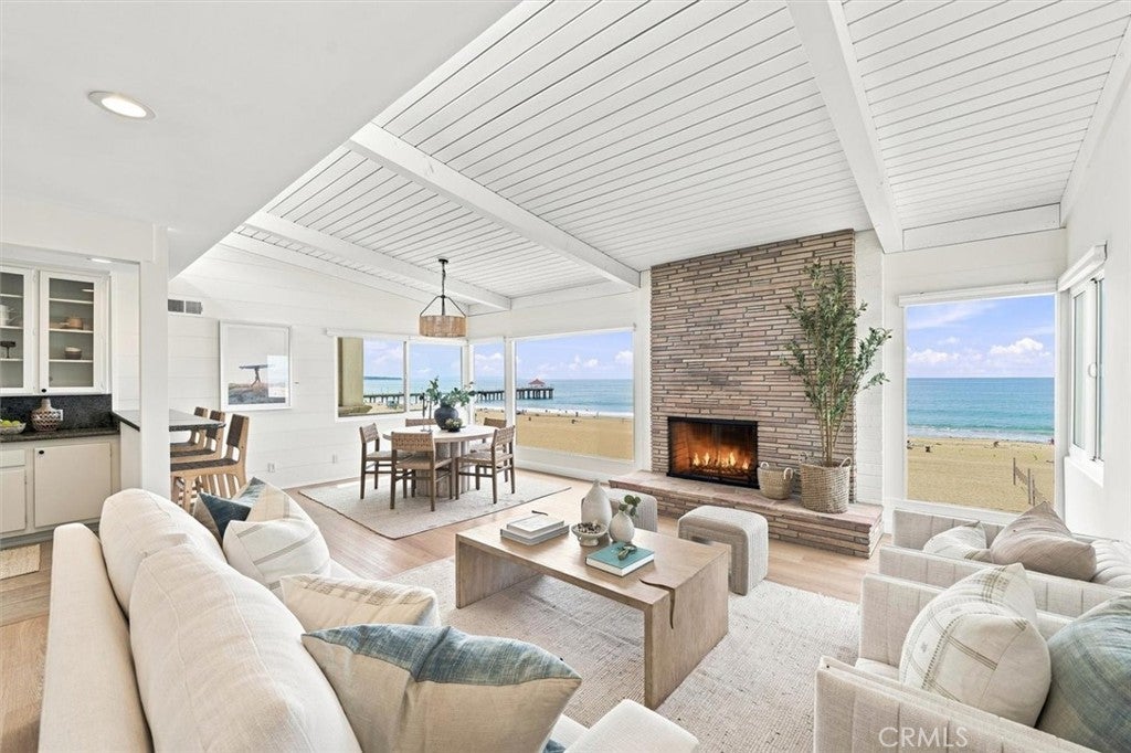 1416 The Strand