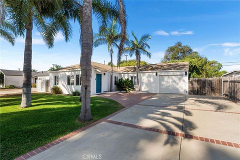 Photo of 1953 Federal Ave, Costa Mesa, CA 92627 (MLS # OC25230032)