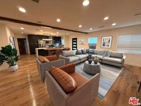 Photo of 5757 Vesper Avenue, Van Nuys, CA 91411 (MLS # 25621999)