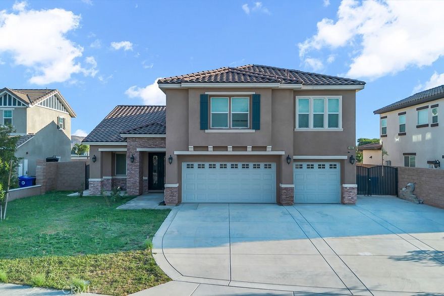 Welcome to this stunning home built in 2021, located in a peaceful cul-de-sac. This beautiful property features modern amenities and is move-in ready. Enjoy the benefits of having solar panels with the system fully paid off, providing energy efficiency and savings. With no HOA fees, you have the freedom to personalize your space. Don't miss out on this fantastic opportunity!