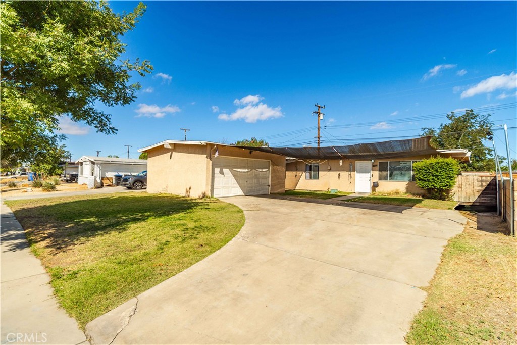 **Charming West Lancaster Investment Opportunity!**
This 3-bedroom, 2-bath home features a spacious living room and a bright, functional kitchen, complete with upgraded counters, oak cabinets with pull-out drawers, lazy Susans, and laminate flooring. Enjoy outdoor living with a covered patio and the convenience of an automatic garage door opener. Currently tenant-occupied at $2,692/month, this property offers an excellent opportunity for investors seeking steady rental income.