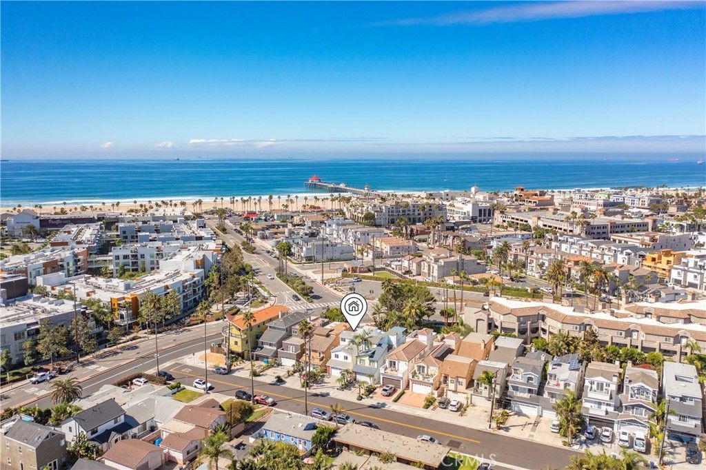 Photo of 111 Alabama Street, Huntington Beach, CA 92648 (MLS # OC25222659)