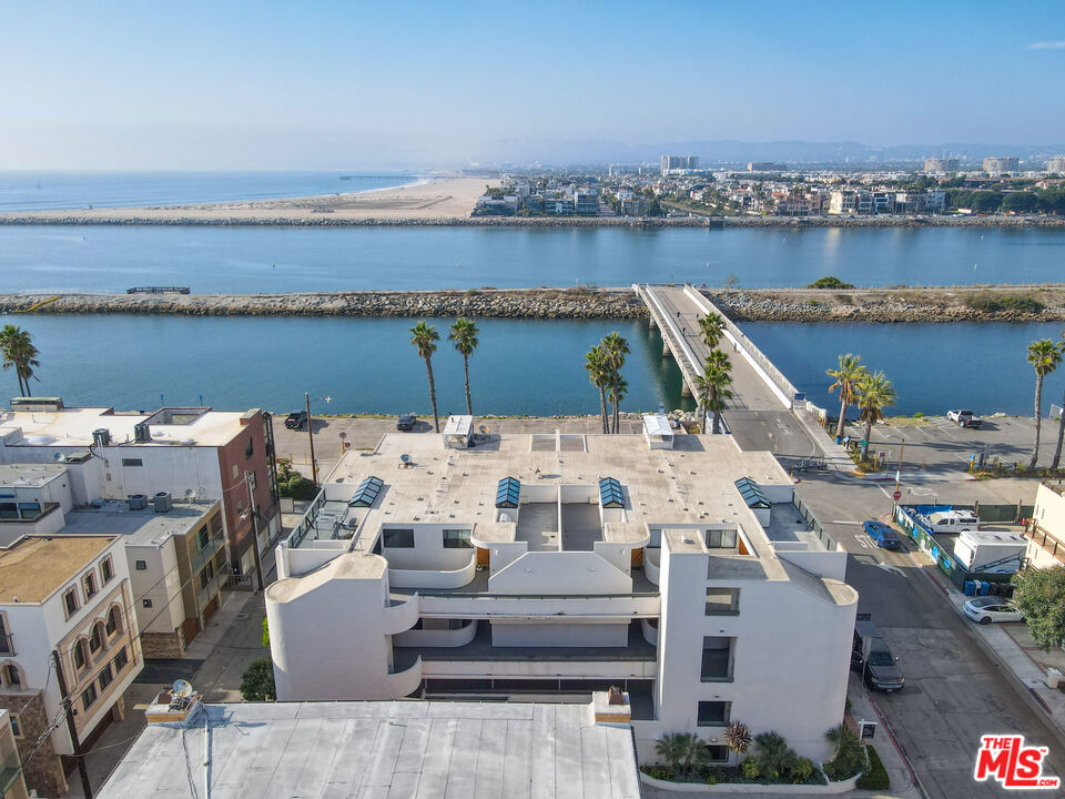 6209 Pacific Avenue 102